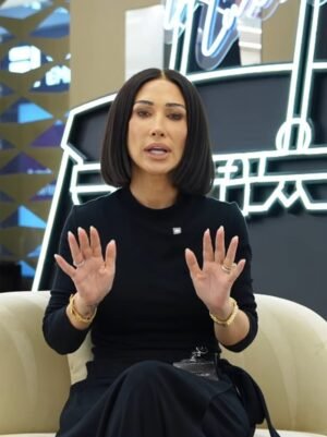 La oscura verdad sobre el amor por el lujo, su glamorosa vida en Dubai y los videos virales que venden bolsos de diseñador con descuento. Los conocedores le cuentan a Molly Clayton lo que realmente está pasando y la brillante pareja detrás de esto.