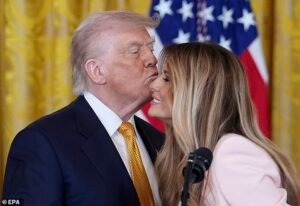 Donald Trump detiene operación para ‘liberar’ barcos en el Estrecho de Ormuz, afirmando que la guerra con Irán terminará en una semana
