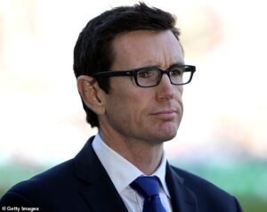 El equipo de Queensland State of Origin se tambaleó después de una sorprendente renuncia con una serie contra NSW Blues