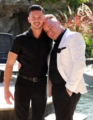La casa de Barry Drewitt-Barlow, “uno de los primeros padres homosexuales de Gran Bretaña”, fue allanada mientras la policía investigaba trata de personas por violación y abuso sexual.
