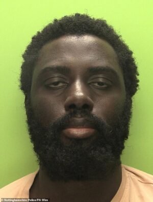 El triple asesino de Nottingham, Waldo Calocan, introdujo un martillo en una sala de hospital antes de matar a dos estudiantes universitarios y a un cuidador, según una investigación.