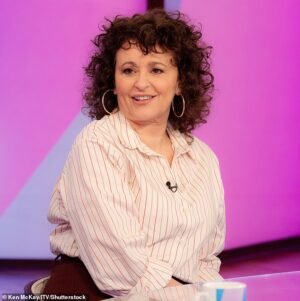 La estrella de Loose Women, Nadia Savalha, fue retirada del programa de ITV para “darle algo de espacio” después de que fue acusada de compartir “teorías de conspiración antisemitas” en las redes sociales.
