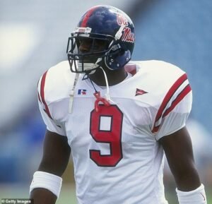 Ex estrella de la NFL deshonrada sentenciada a más de 15 años de prisión por estafa de Medicare de 200 millones de dólares
