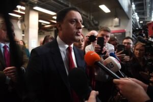 Paul Sinclair: Para un hombre sin un plan, los trucos y las risas nunca serán suficientes para Anas Sarwar y Shram.