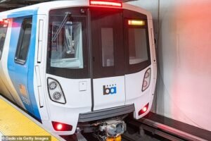 Toda la red de metro BART de San Francisco podría cerrar mientras la ciudad plagada de crimen lucha por pagar la red de 50 estaciones.