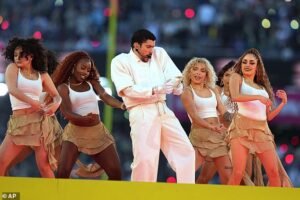 Bad Bunny critica el espectáculo de medio tiempo del Super Bowl ‘sexual’ y ‘repugnante’ mientras se filtran quejas de la FCC