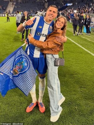 Ex estrella de la Premier League arrestada a punta de cuchillo en Portugal durante un robo en casa familiar: los intrusos se llevaron joyas por valor de £130.000
