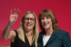 Rachel Reeves tuvo una ‘discusión todopoderosa’ con su hermana parlamentaria en la fiesta de cumpleaños de un niño para impedir que votara y permitiera que Andy Burnham regresara a Westminster.