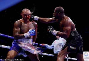 Daniel Dubois se convierte en dos veces campeón de peso pesado en una sangrienta batalla en Gran Bretaña cuando el árbitro detuvo la pelea en el undécimo asalto después de que un valiente Fabio Wardley fuera golpeado en los ojos y la nariz.