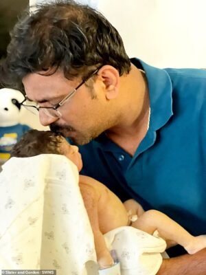 Un bebé recién nacido murió después de que los médicos ignoraran las desesperadas súplicas de su madre por una cesárea
