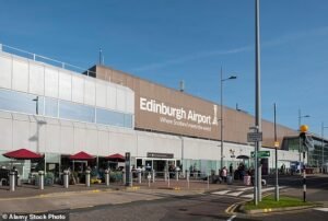 ¿Besar y volar? ¡Ahora más besos y llantos! Las tarifas de regreso al aeropuerto se han incrementado a £8,50 para aliviar las molestias a los pasajeros.