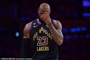 LeBron James, de 41 años, llega a una encrucijada en su carrera en Los Ángeles cuando los Lakers son quemados por el Thunder y su contrato expira