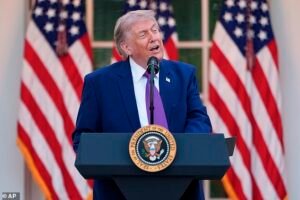 Trump despide a Kash Patel en un insulto de cinco palabras tras el escándalo del director del FBI sobre el combustible y el alcohol