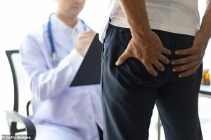 Por qué debería informarle a su médico sobre su picazón en el trasero: es un síntoma sobre el que a muchos de mis pacientes les da vergüenza preguntar, pero es uno que no puede ignorar… y cómo tratarlo mejor, escribe el Dr. Raj Arora.