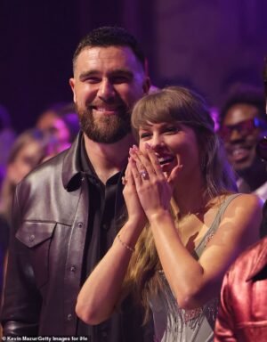 Travis Kelce hace una extraña confesión durante la cita nocturna de Taylor Swift en un elegante restaurante indio en Londres