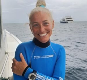 Un “giro del destino” la mantuvo en el barco mientras la única superviviente de un desastre de buceo en las Maldivas veía a sus cinco compañeros embarcarse en un viaje fatal.