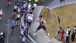 Momento en el que dos hombres ‘intentan empujar a ciclistas y provocar accidentes’ durante el Giro de Italia para el desafío de las redes sociales