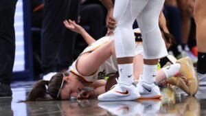 Clark está bien después de una salida anticipada del primer partido de pretemporada en casa de los Fever