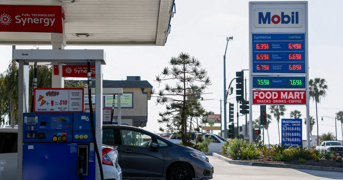 1777671945_260501-gas-pumps-gk-577e64.jpg