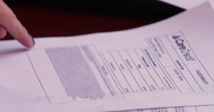 Los críticos critican las tarjetas de crédito médicas mientras algunos estados intentan frenar su uso