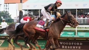 Golden Tempo gana el Derby de Kentucky mientras el entrenador Divocks hace historia