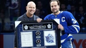 Oficina principal de Maple Leafs con Mats Sundin y John Chayka