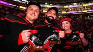 Los Carolina Hurricanes vendieron la popular taza ‘Bear Skate’