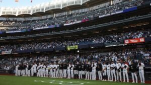Tras la goleada, los Yankees rindieron homenaje al ‘Icónico’ John Sterling