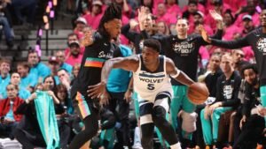El regreso de Anthony Edwards lleva a los Wolves a superar a los Spurs en el Juego 1
