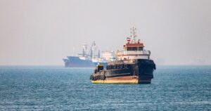 El petróleo se hunde y los mercados aumentan según el informe de que Estados Unidos e Irán están cerca de un acuerdo para poner fin a la guerra mientras los precios del gas superan los 4,50 dólares