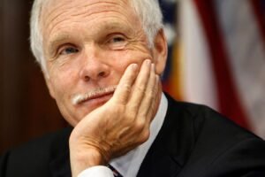 Cómo Ted Turner ayudó a inventar los medios deportivos modernos