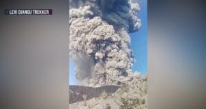 Terrible erupción volcánica en Indonesia