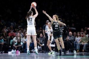 Caitlin Clark emocionada por la temporada de fiebre, bajo contrato para otros dos después de la opción ejercida