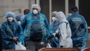 Llegan a Nebraska 17 pasajeros estadounidenses del barco de crucero Hantavirus-Hit