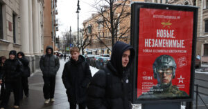 La presión de Rusia para reclutar estudiantes como pilotos de drones en Ucrania