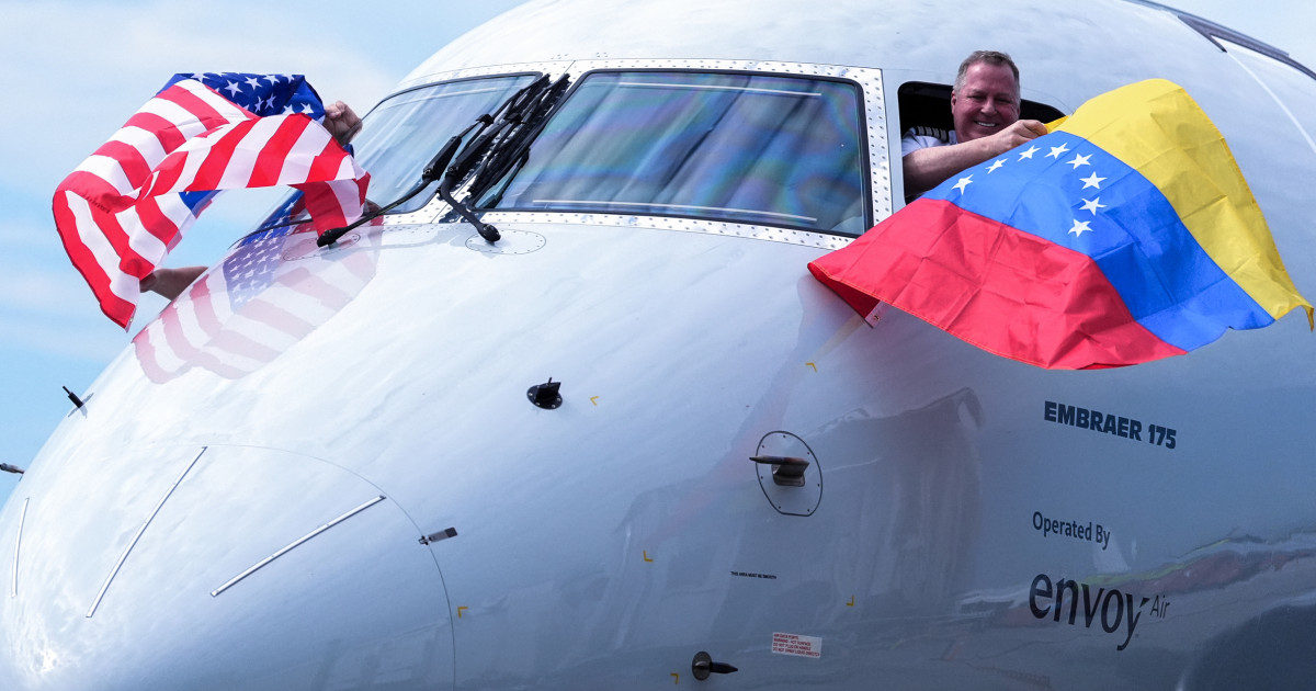 Aterriza en Caracas primer vuelo comercial directo entre Estados Unidos y Venezuela en 7 años