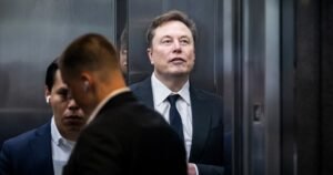 El cofundador de OpenAI dice que temía que Musk “le atacara físicamente”.
