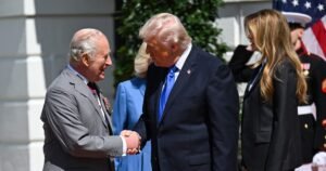 El rey Carlos se dispuso a regresar a casa con la tranquila sensación de misión cumplida.