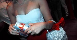 Las fiestas de Coca-Cola Light están de moda en la India porque las burbujas de aluminio pueden ser deficientes