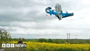 Los drones entregan el primer paquete de Amazon en el Reino Unido