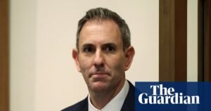 Jim Chalmers descarta la extensión de los impuestos especiales sobre el combustible y minimiza las esperanzas de alivio fiscal en el presupuesto “más responsable” hasta ahora | política australiana