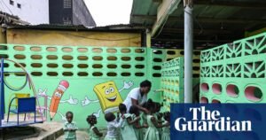 Las mujeres de los países en desarrollo más afectadas por el aumento de la carga de la deuda, según una investigación de la ONU | Naciones Unidas