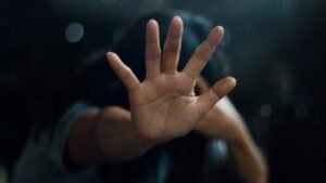 Sospechoso de acosar a 50 estudiantes hasta que quedaron embarazadas, el rostro de Kiya queda expuesto, ¡se ve así!