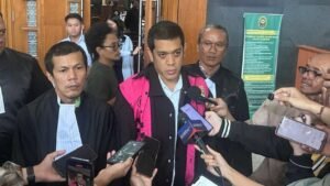 En una carta, Kerry pide a Riza Prabowo que le ayude a llevarle ante la justicia