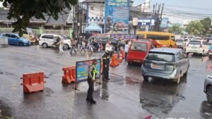 Las largas vacaciones terminan en un gran atasco y la carretera Pankak-Sipnas está cerrada. Vehículo roto 5 km