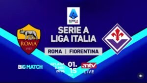 Feroz duelo de Serie A AS Roma vs Fiorentina en el Stadio Olimpico