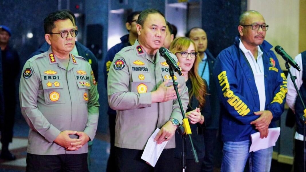 69ff10d024a25-karopenmas-divhumas-polri-brigjen-pol-trunoyudo-wisnu-andiko-tengah_gemini_1265_711.jp_.jpeg