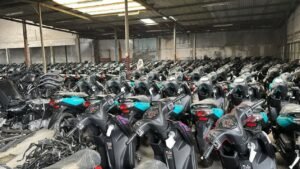 ¡Manos arriba! Miles de motocicletas presuntamente robadas del almacén de Kebayoran Lama, algunas todavía envueltas en plástico