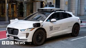 Miles de robotaxis Waymo fueron retirados del mercado por riesgo de entrar en carreteras inundadas