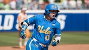 Grant empata el récord de jonrones de la NCAA mientras UCLA llega al juego por el título de los Diez Grandes
